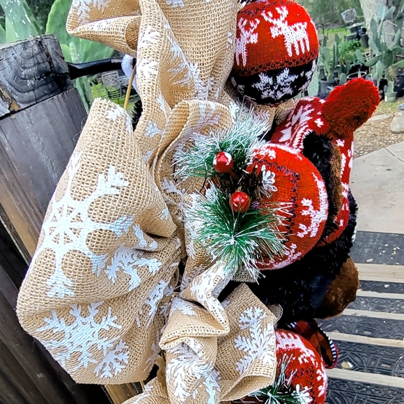 Winter Christmas Teddy Bear Wreath Deco Mesh knitted - Picture 4 of 10